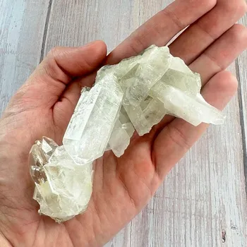 Křišťál drůza AA kvalita 38 cca 10,2 x 4,4 cm, 121 g