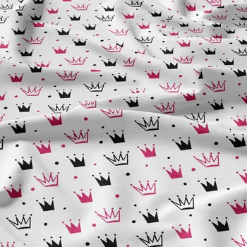 Dětská bavlněná látka Korunky Amarantové na Bílém