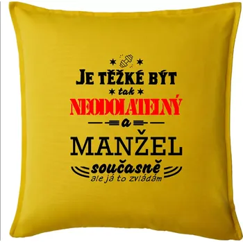 Polštář Je těžké být tak neodolatelný - manžel - Polštář 50x50 - 50x50 - Pouze potah ( Žlutá )