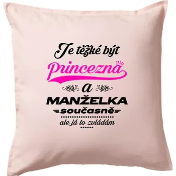 Polštář Je těžké být princezna - manželka - Polštář 50x50 - 50x50 - Pouze potah ( Světle růžová )