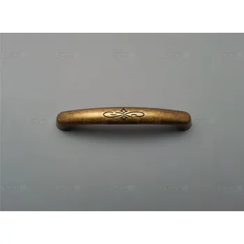 Nábytkové kování 15130Z06400.09 úchytka oblouk