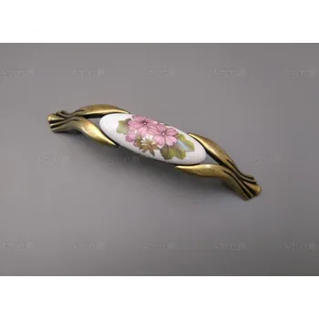 M95K09698.09 porcelánová úchytka 96mm