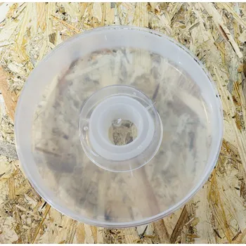 Krmítko pro ptáka Apiprodukt Kulaté plastové krmítko 2 l – sada s uzávěrem a víčkem