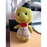 Háčkovaná želva dekorace – červená mašle, klobouk, 20 cm