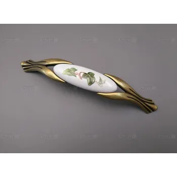 Nábytkové kování M94K12867.09 úchytka s porcelánem 128mm