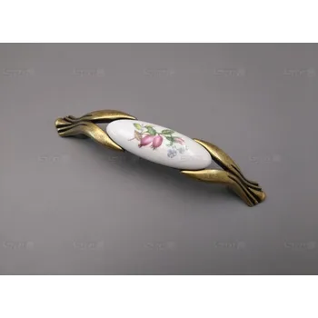 M95K09647.09 porcelánová úchytka 96mm