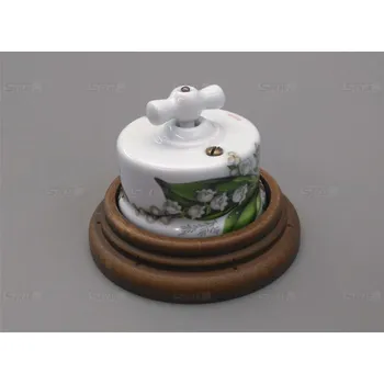 Elektrická zásuvka Dekorovaný vypínač Garby + dřevěná podložka