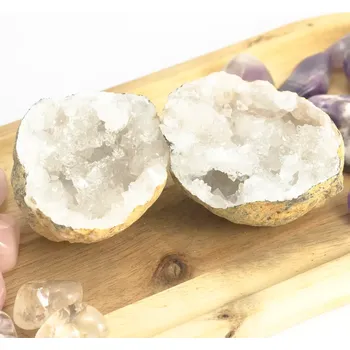 Křišťálová geoda 7-8 cm - B