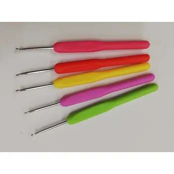 Nástroj na niť a příze Háček na háčkování se silikonovou rukojetí Velikost: 3