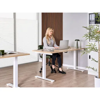 Psací stůl Výškově nastavitelný stůl světle hnědá deska stolu bílý ocelový ráme 160 x 72 cm manuální nastavení výšky moderní kancelář Beliani