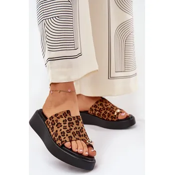 Dámské pantofle Dámské Pantofle Na Platformě A Nízkém Klínu S Dekorativním Detalem Saqesse Barva: Béžová, Velikost: 37