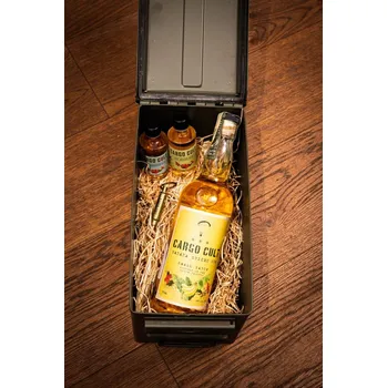 Rum Cargo Cult Banana Spiced Rum 38 % – Limitovaná edice Ammo Box 0,7 l