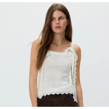 Dámské tričko Reserved - Top s ozdobnou krajkou - tělová - XV717-02X - XV717-02X-L