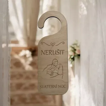 Svatební dekorace Dřevěný závěs na kliku – Nerušit svatební noc