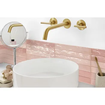 Vodovodní baterie Nástěnná umyvadlová baterie se 3 otvory zlatá mosaz dvojitá páka Beliani