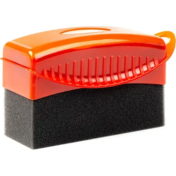 Aplikátor lesku na pneumatiky