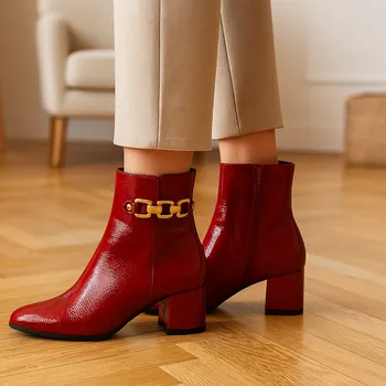 Dámské sandále Dámské červené kotníkové boty se zlatou ozdobou Marco Tozzi Velikost: 36