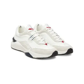 Oblečení a móda Guess Sneakersy FMTVAL FAL12 Bílá 46