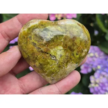 Přírodní kámen Srdce opál zelený z Madagaskaru 137g