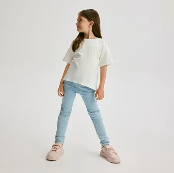 Dětská móda Reserved - Jeggings slim fit s knoflíkem ve tvaru srdce - modrá - 803FF-05J - 803FF-05J-134