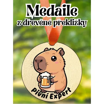 Medaile - dřevěná s potiskem, kapybara - pivní expert , 8 cm, 1 ks
