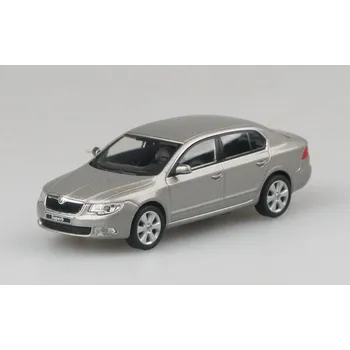 Plastikový model Model 1:72 Škoda Superb II Limousine CAPUCCINO BEIGE - F8H
