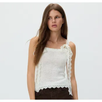 Dámské tričko Reserved - Top s ozdobnou krajkou - tělová - XV717-02X - XV717-02X-S
