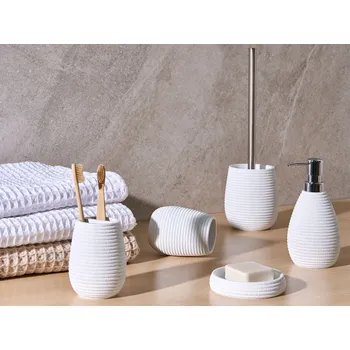 Dávkovač mýdla 5dílná sada koupelnových doplňků bílá umělá pryskyřice dávkovač mýdla WC kartáč pohár na zubní kartáčky Beliani