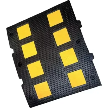 Dopravní zařízení Černo-žlutý plastový průběžný zpomalovací práh - délka 50 cm, šířka 60 cm, výška 3,2 cm