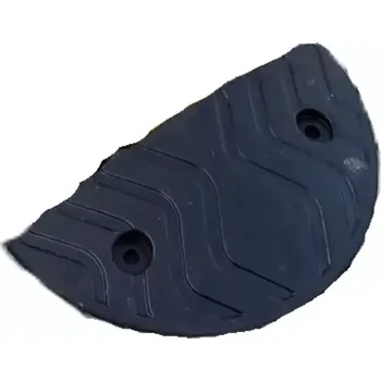 Dopravní zařízení Černý plastový koncový zpomalovací práh SB50 - délka 38 cm, šířka 20 cm, výška 5 cm
