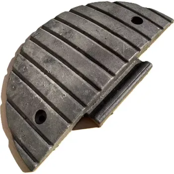 Dopravní zařízení Černý plastový koncový zpomalovací práh "samec" SB60 - délka 39 cm, šířka 20 cm, výška 5 cm