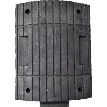 Dopravní zařízení Černý plastový průběžný zpomalovací práh SB60 - délka 39 cm, šířka 50 cm, výška 5 cm