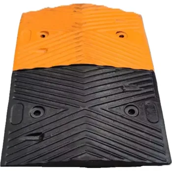 Dopravní značení Černo-žlutý plastový průběžný zpomalovací práh - délka 33 cm, šířka 50 cm, výška 4 cm