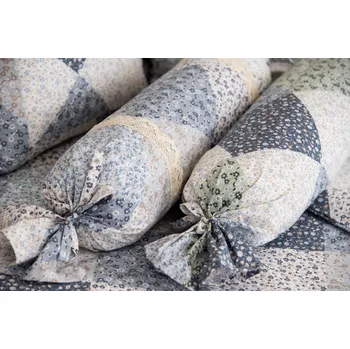 Povlak na dekorativní polštářek Podpěrová s.r.o. Povlak na váleček POMNĚNKOVÝ PATCHWORK Velikost: Povlak na válec BAVLNA N