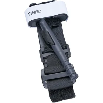 Škrtidlo COMBAT TOURNIQUET MedNet (Nejrozšířenější jednoduché škrtidlo snadno aplikovatelné i jednou rukou, v krizových situacích kompletně uzavře tok krve u traumatického poranění se závažným krvácením.)