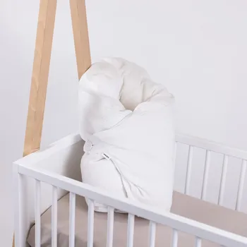 Zavinovačka Tulimese Péřová zavinovačka mušelínová bílá VELIKOST ZAVINOVAČKY: VELIKOST 80X80 CM, VARIANTY PROVEDENÍ: ZAPÍNÁNÍ NA KNOFLÍKY