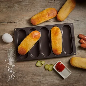 Nádobí LURCH FlexiForm 29,5 x 16 cm - silikonová forma na hot dog housky