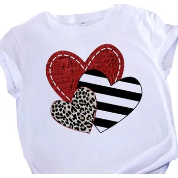 Dámské tričko Bílé dámské tričko s potiskem tří srdcí Červené pruhované leopardí srdce Krátký rukáv Stylový top s motivem srdcí Moderní vzhled L