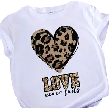 Dámské tričko Bílé dámské tričko s leopardím srdcem a nápisem LOVE never fails Stylové tričko s potiskem srdce Elegantní tričko s krátkým rukávem XS
