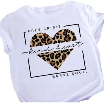 Dámské tričko Bílé dámské tričko s leopardím srdcem a nápisem Kind Heart Free Spirit Brave Soul Stylové tričko s krátkým rukávem Moderní potisk S
