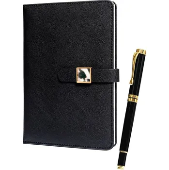 Zápisník Dárková sada: černý linkovaný zápisník s magnetickým uzávěrem a kuličkové pero s černou náplní - Peterson
