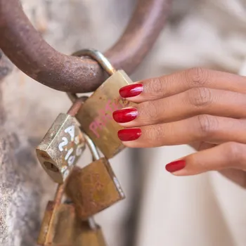 Lak na nehty MANUCURIST Lak na nehty - Red Cherry