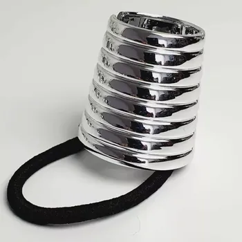 Ozdobná gumička pro vysoký culík - kužel - stříbrná