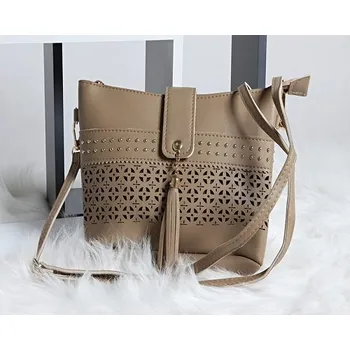 Kabelka Dámská crossbody kabelka s vyřezávaným efektem - hnědá