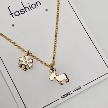 Řetízek Dámský řetízek s dvěma přívěšky sobem a vločkou - zlatý