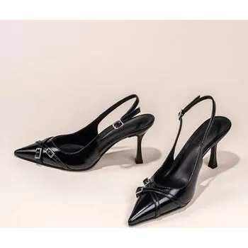 Dámské lodičky Dámské lodičky s vysokým podpatkem a kovovou sponou Barva: Černá, Velikost: 35