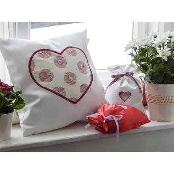 Dekorativní polštářek HEDVA ČESKÝ BROKÁT Povlak na polštář Ospen 40x40 aplikace SRDCE