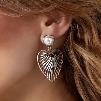 Náušnice Výrazné a romantické náušnice s perlou z nerezové oceli ve stříbrné barvě č. 1532