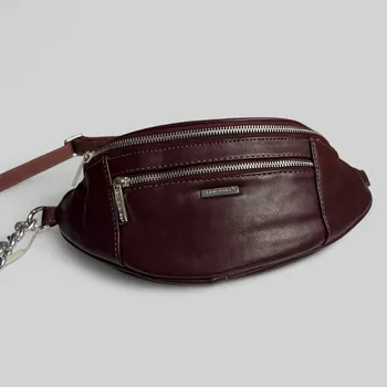 Dámská crossbody ledvinka Barva: vínová