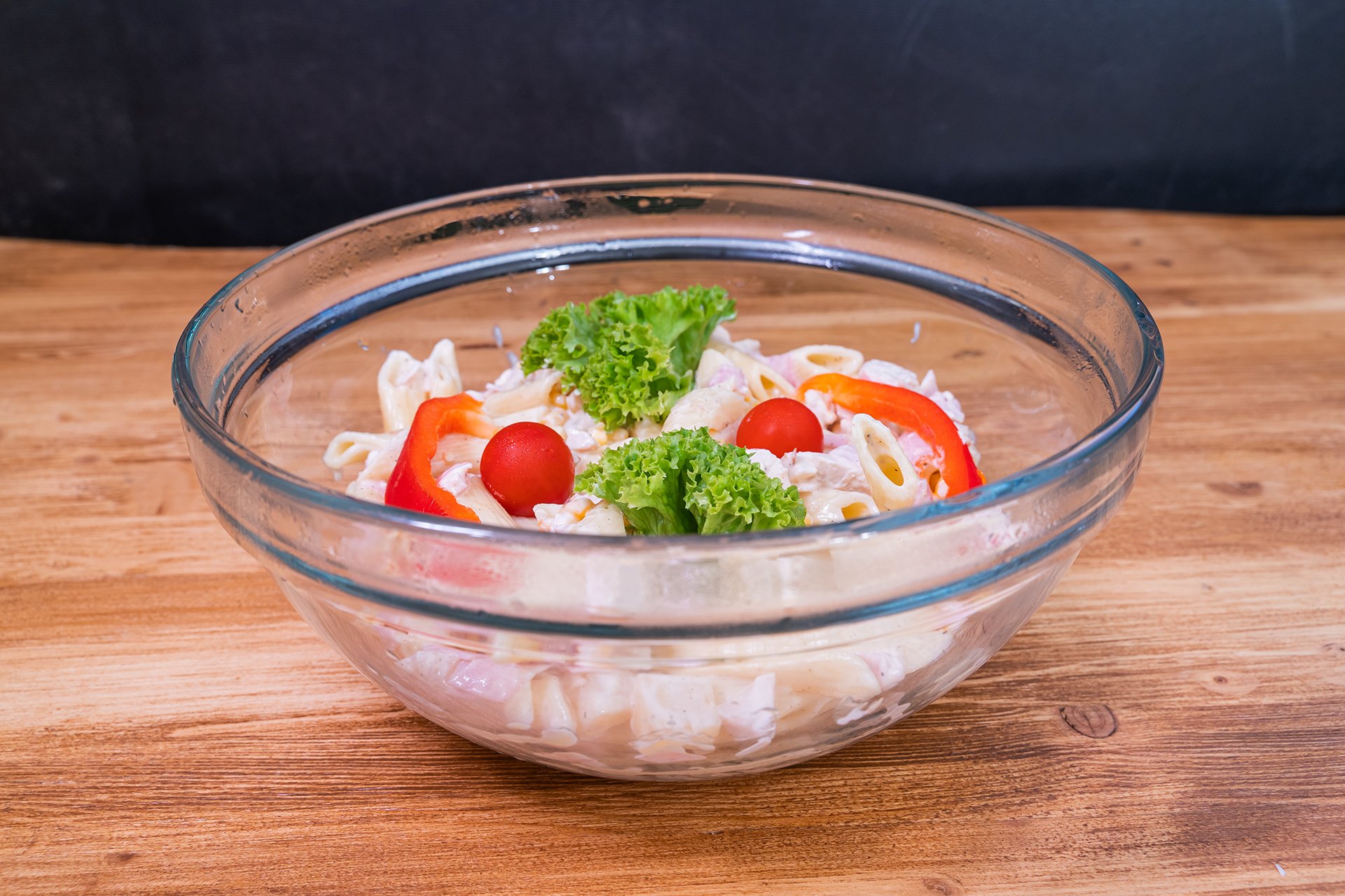 mísa těstovinový salát